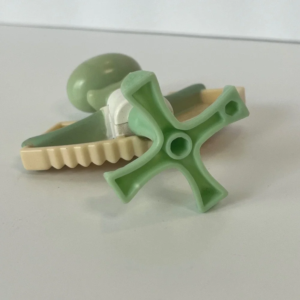 Vintage 2004 Burger King SpongeBob Squidward Accordion Toy Figure Collectible